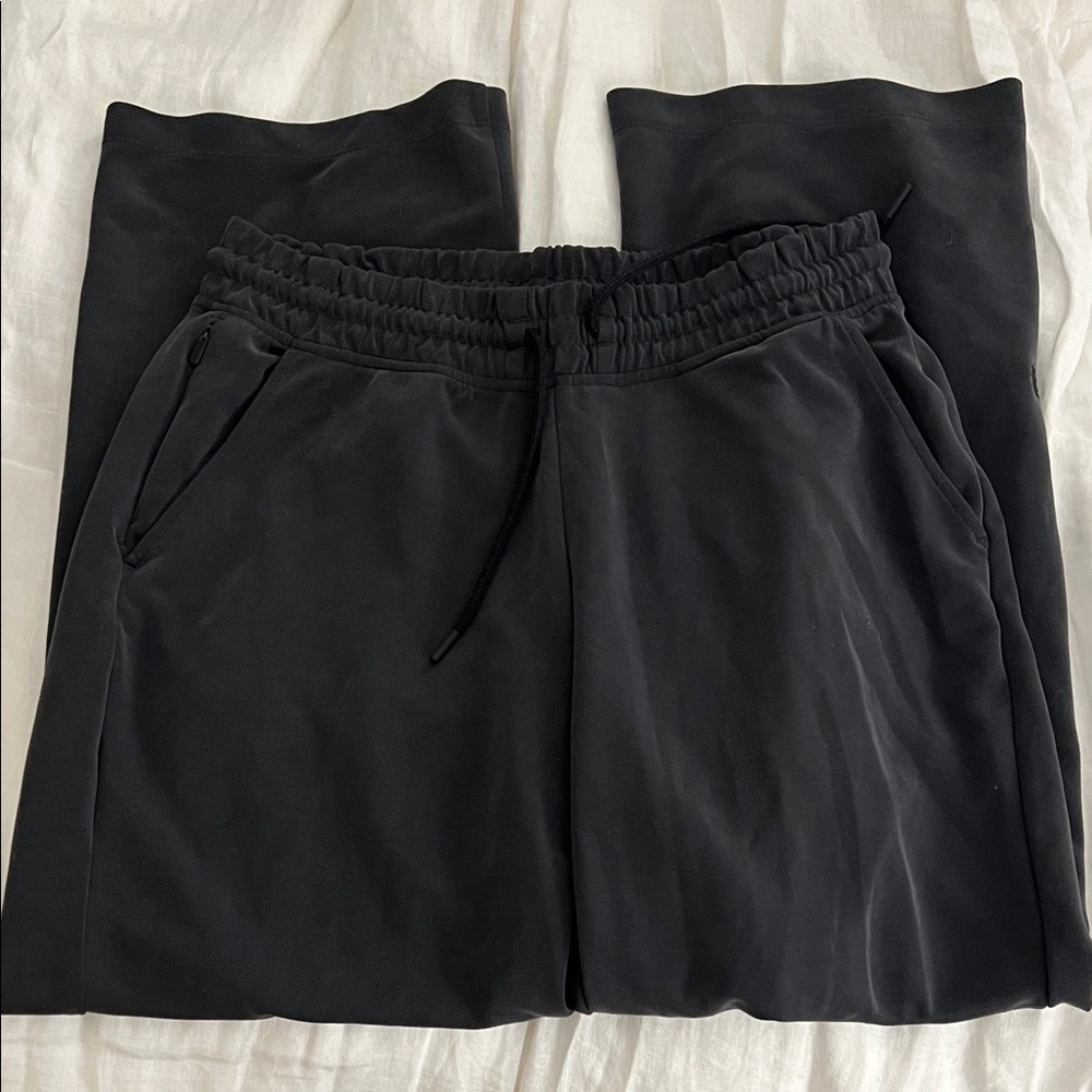Athleta Women’s Seasoft Mid Rise Straight Leg Pants - Picture 2 of 3